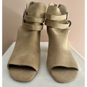 Kohls White Mountain Boots 9.5 M Ankle Booties Peep Toe Heels Beige Leather Perf